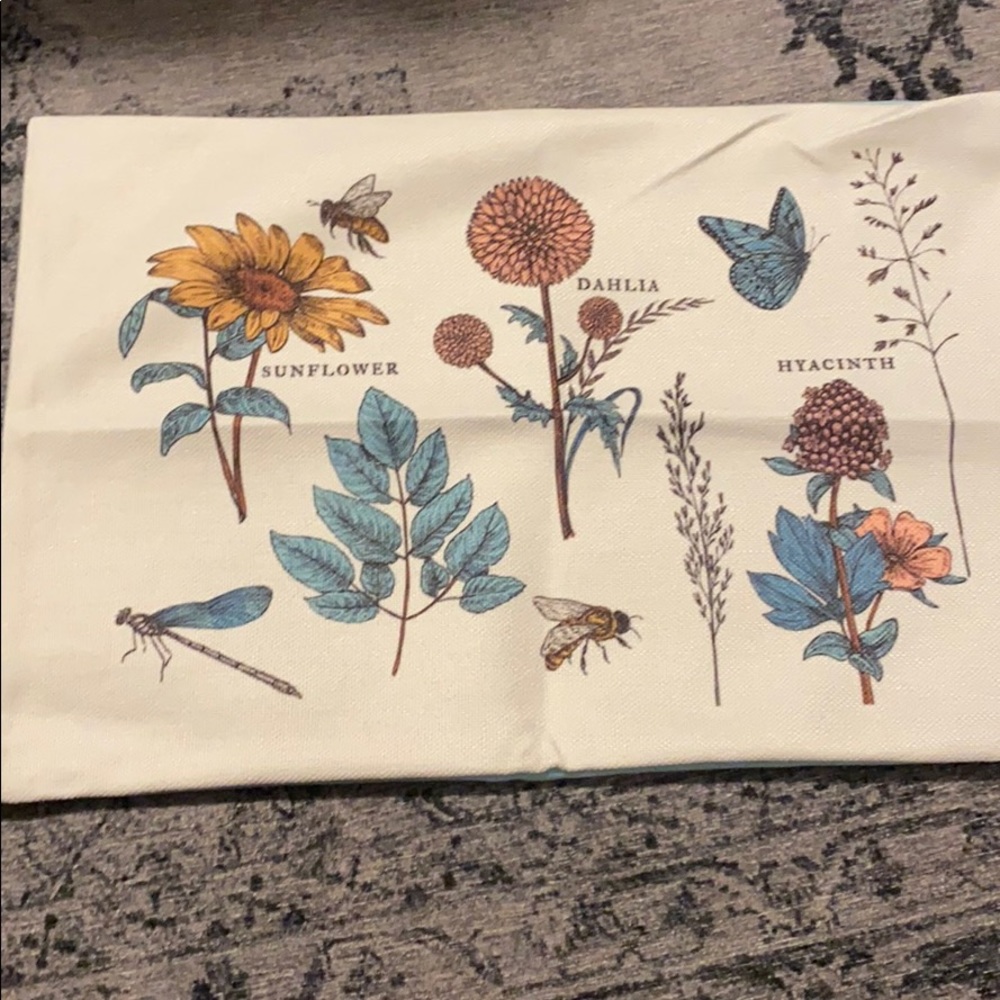 Decocrated spring pillow cover